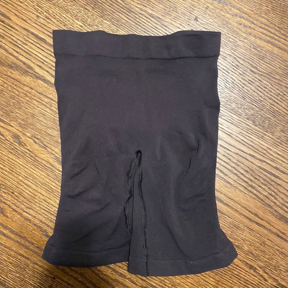 Skims thigh and tummy control